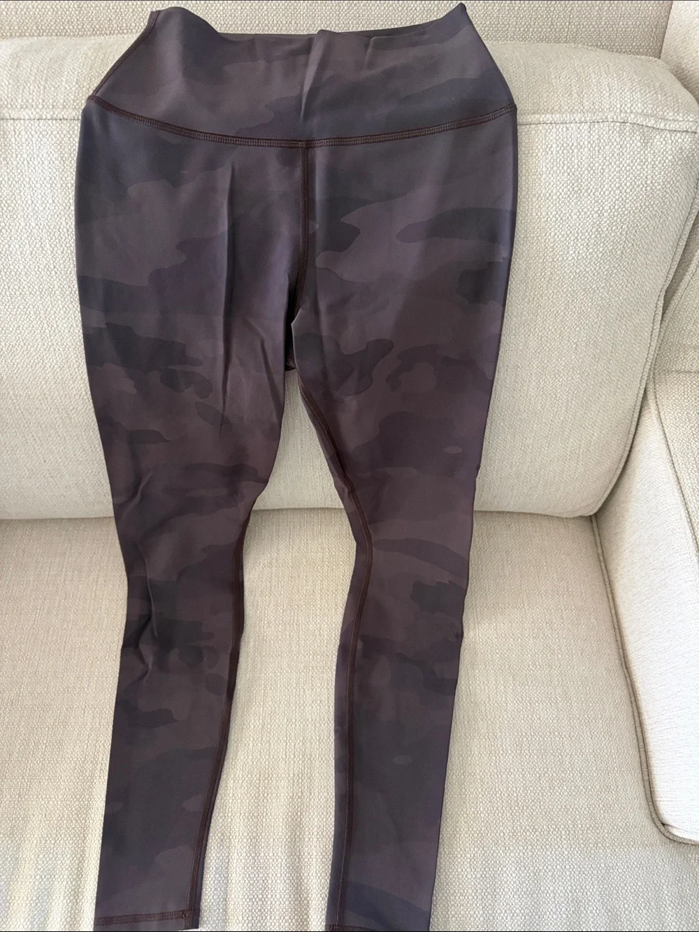 ALO Yoga Camo Leggings in Dark Brown